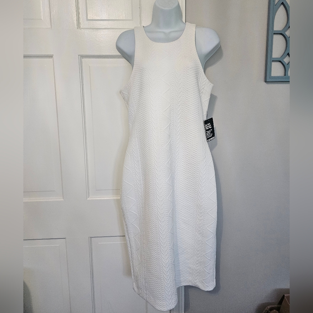 Elegant White Sleeveless Dress